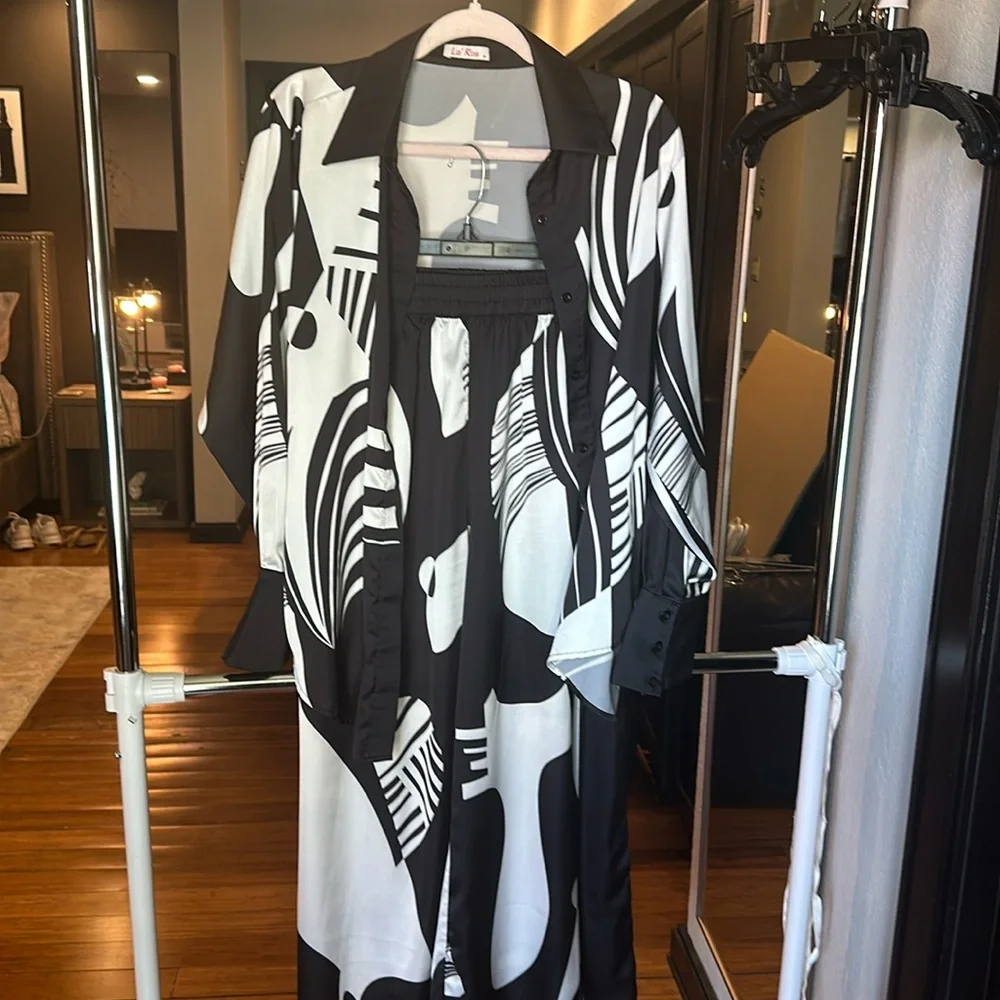 Black and White Patterned Pantsuit - Picture 1 of 6